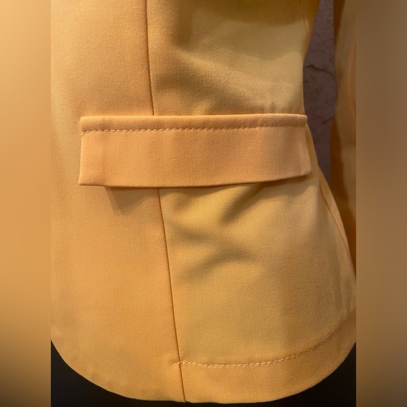 Katrus Mango Zipper Front Short Blazer - Picture 4 of 9